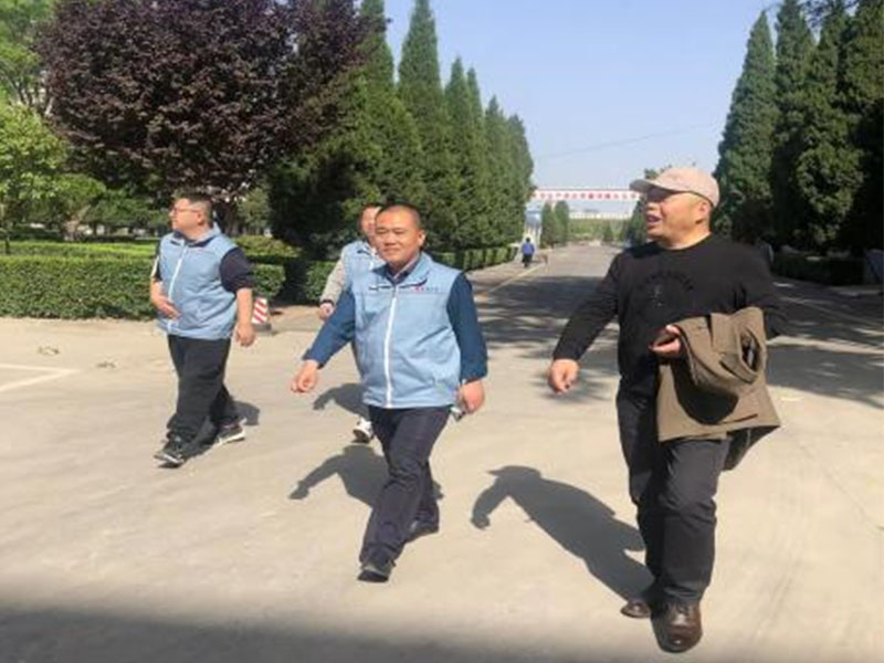 勞動(dòng)節前鼓舞士氣，慰問(wèn)關(guān)懷員工成長(cháng)