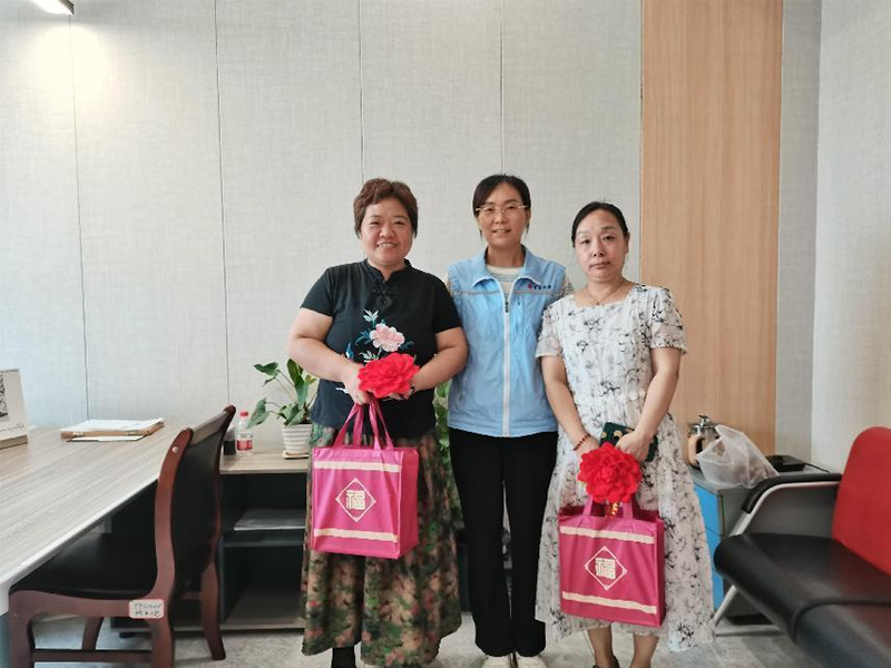 溫馨歡送會(huì )，依依不舍情