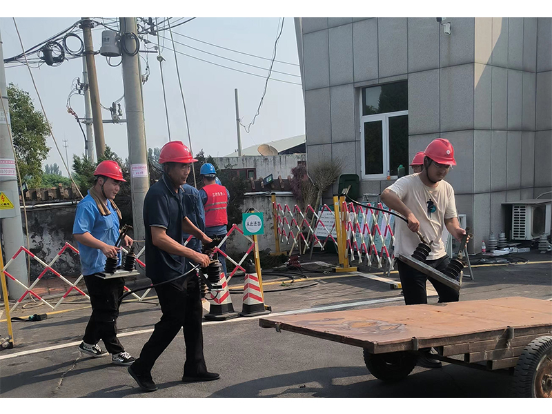 致敬：冒著(zhù)高溫高濕天氣， 加班加點(diǎn)仍堅持崗位工作的員工