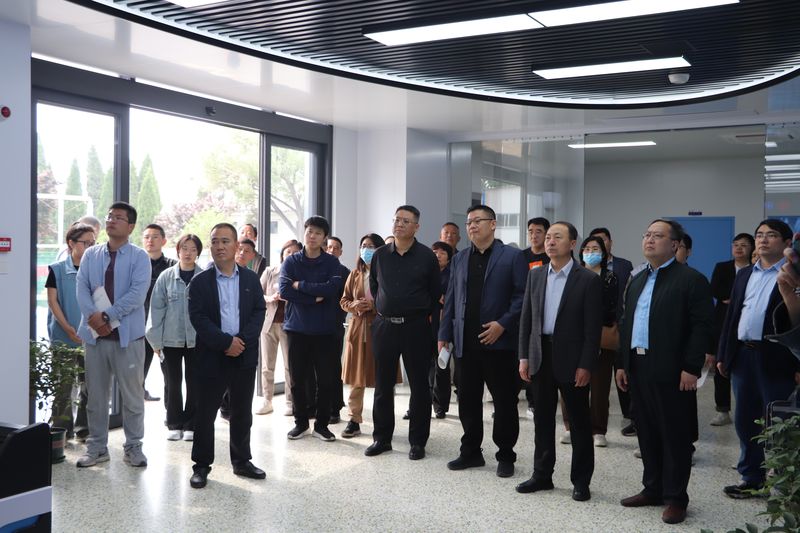 乘風(fēng)破浪正當時(shí)，揮楫擊流為明天